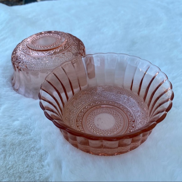 Set of two Pink Glass Bowls - Picture 3 of 8
